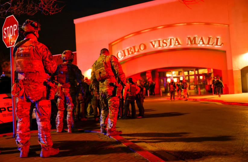 Law enforcement members gather outside the Cielo Vista Mall after a shooting, in El Paso, Texas, US, February 15, 2023. (photo credit: REUTERS/JOSE LUIS GONZALEZ)