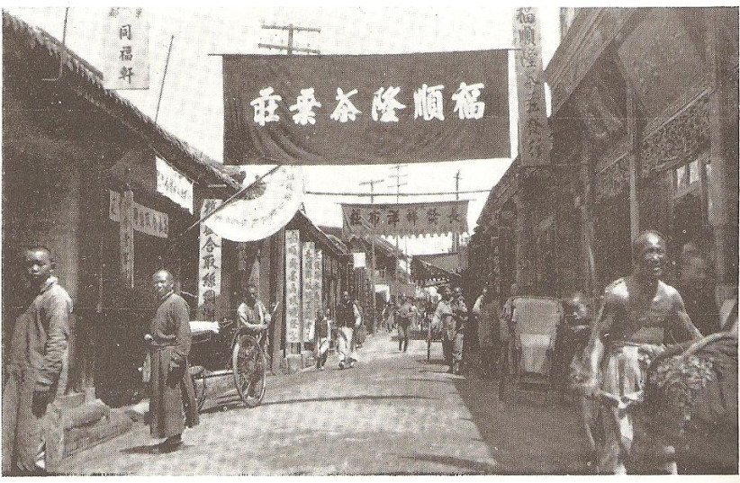  EAST MARKET Street, Kaifeng, 1910. The city synagogue is beyond the row of stores, R. (credit: Wikimedia Commons)