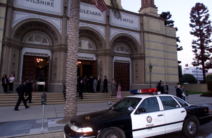  A Los Angeles police car sits outside the Wilshire Boulevard Temple, September 17, 2001 (credit: REUTERS/FRED PROUSER)