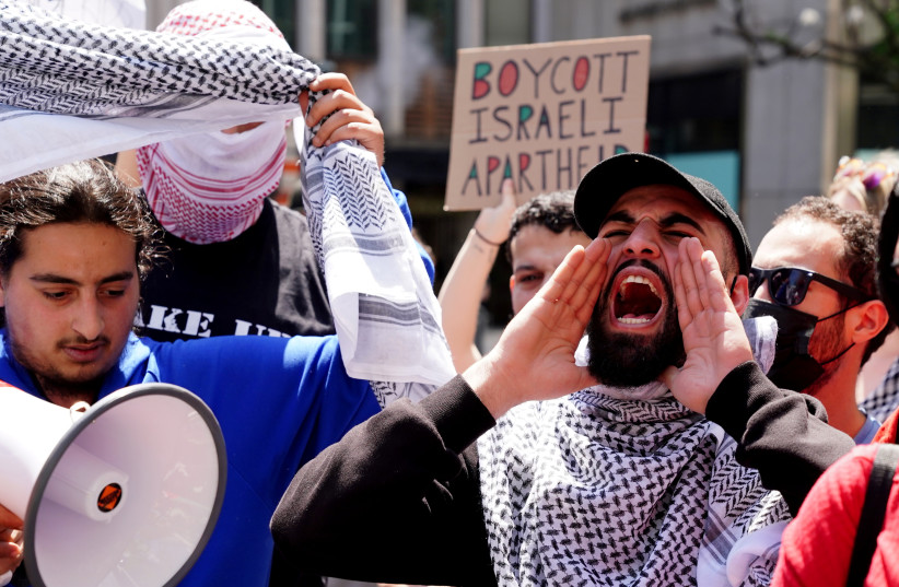  Pro-Palestinian supporters demonstrate near the Israeli Consulate following the flare-up of Israeli-Palestinian violence, in the Manhattan borough of New York City, New York, US, May 18, 2021. (credit: REUTERS/CARLO ALLEGRI)