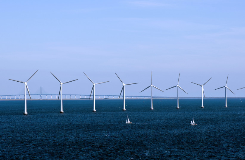 Parc éolien offshore au Danemark (crédit photo : Wikimedia Commons)