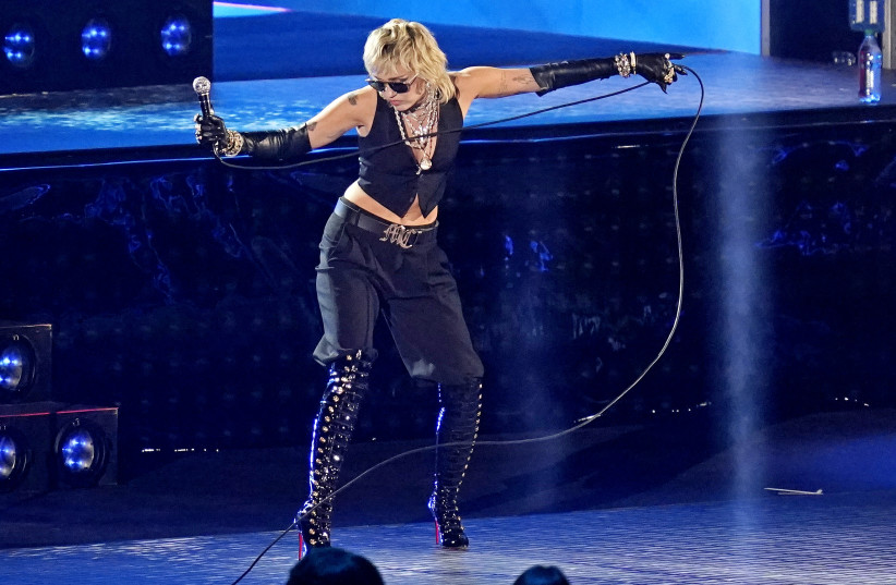  Miley Cyrus performs between games of the national semifinals of the Final Four of the 2021 NCAA Tournament at Lucas Oil Stadium. April 3, 2021, Indianapolis, Indiana, USA. (photo credit: Peter Casey-USA TODAY Sports)