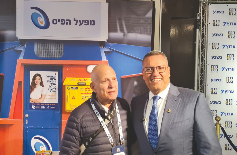  MIFAL HAPAYIS chairman Avigdor Yitzhaki (left) with Jerusalem Mayor Moshe Lion (credit: Mifal Hapayis)