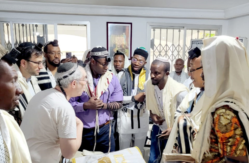  Torah service during weekday ‘Shacharit’ service at Kol Yehudah Synagogue. (credit: JEWISH NIGERIA MEDIA)
