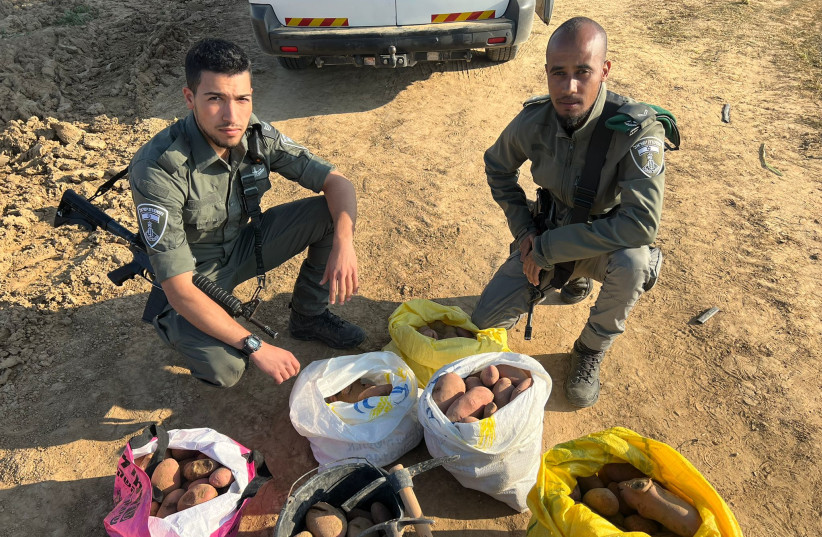  Police officers with the recovered stolen produce. (photo credit: ISRAEL POLICE SPOKESPERSON'S UNIT)