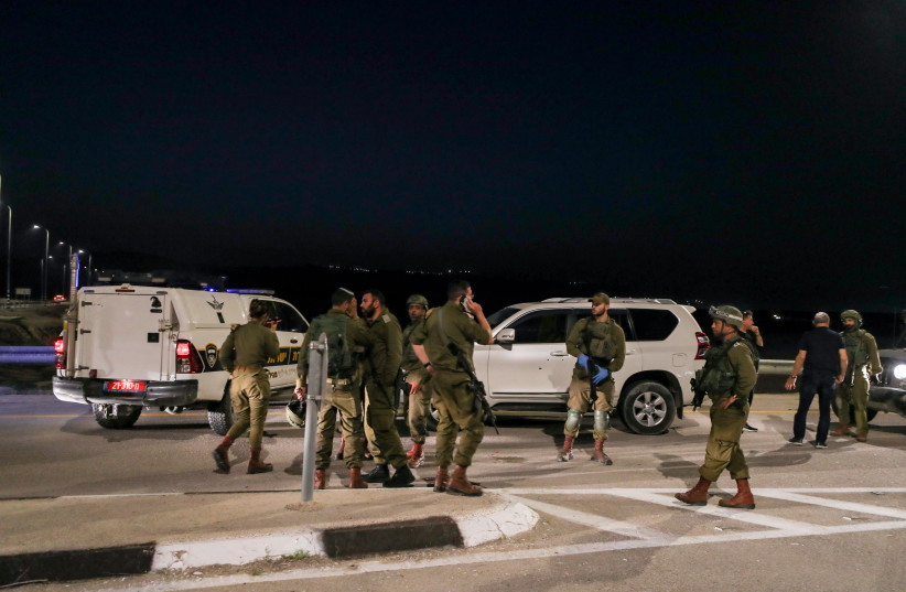  Israeli security forces guard at the scene of a shooting attack in Bet Ha'Arava Junction, in the Jordan Valley, February 27, 2023. (credit: JAMAL AWAD/FLASH90)