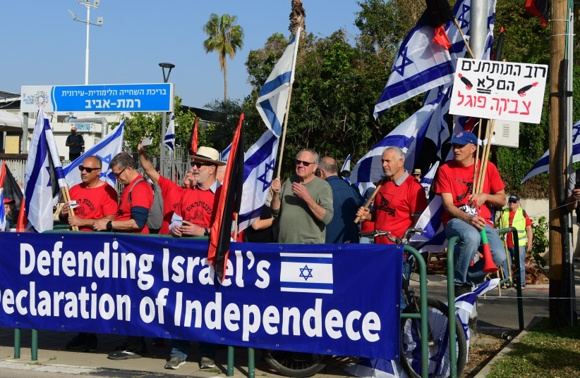  Israeli IDF reservists  protest against the Israeli government's planned judicial overhaul, in Ramat Aviv, March 1, 2023.  (photo credit: AVSHALOM SASSONI/FLASH90)