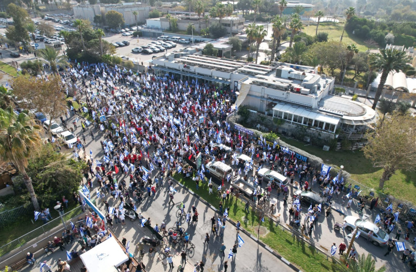  Anti-judicial reform protestors demonstrate outside of the Eretz Israel Museum in Tel Aviv, March 1, 2023 (credit: Gilad First)