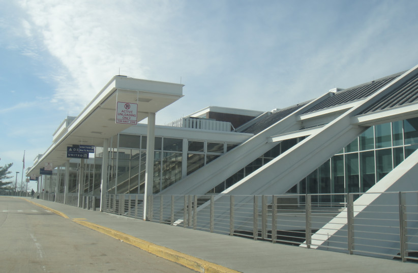 Main terminal at the Lehigh Valley International Airport (photo credit: CYBERXREF/CC BY-SA 3.0 (https://creativecommons.org/licenses/by-sa/3.0)/VIA WIKIMEDIA COMMONS)