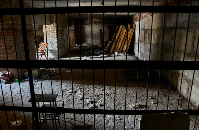  An interior view shows a basement of a building, which Ukrainian authorities say was a makeshift Russian prison and torture chamber during Russia's invasion in the village of Kozacha Lopan, in Kharkiv region, Ukraine September 18, 2022 (photo credit: REUTERS/VIKTORIIA YAKYMENKO)
