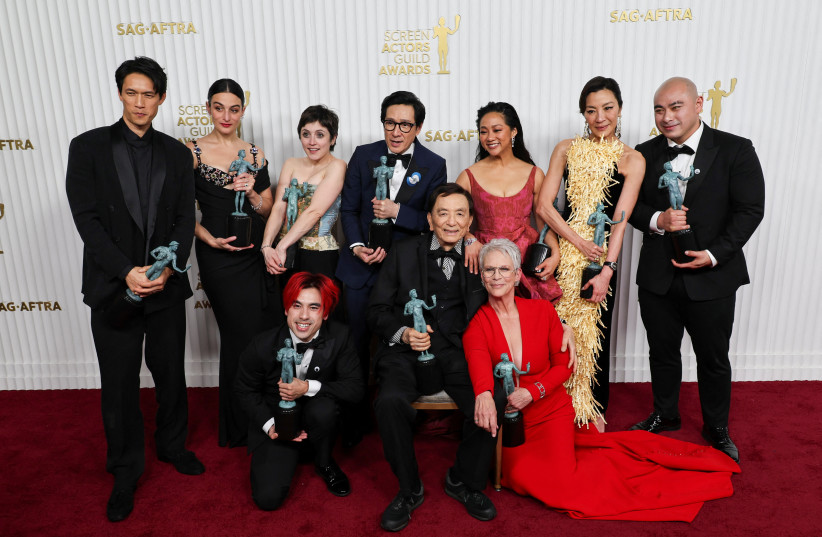  Members of the cast of ''Everything Everywhere All at Once'' Harry Shum Jr., Jenny Slate, Andy Le, Tallie Medel, Ke Huy Quan, James Hong, Stephanie Hsu, Jamie Lee Curtis, Michelle Yeoh and Brian Le, pose with the award for Outstanding Performance by a Cast in a Motion Picture. (credit: AUDE GUERRUCCI/REUTERS)