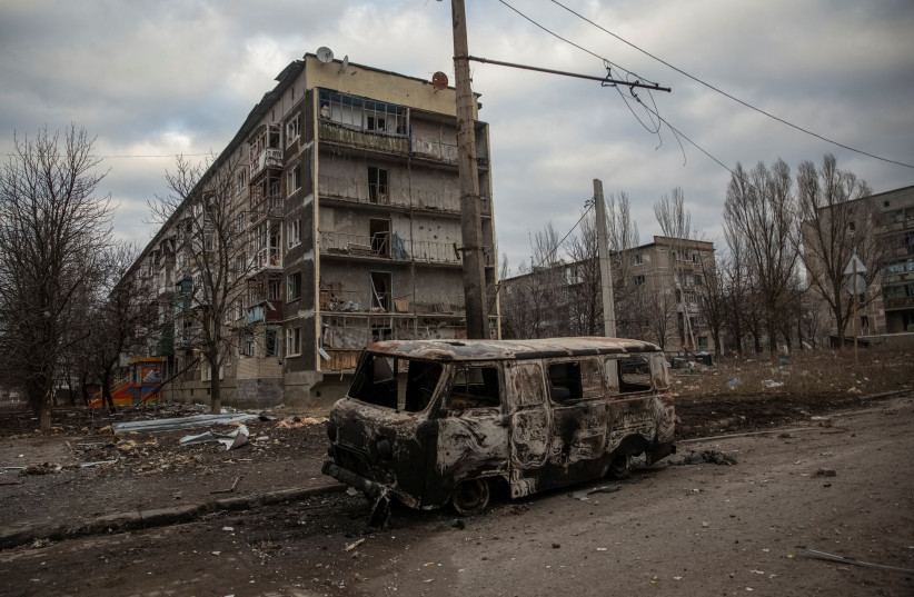 A general view shows an empty street and buildings damaged by a Russian military strike, as Russia's attack on Ukraine continues, in the front line city of Bakhmut, Ukraine, March 3, 2023. (credit: REUTERS/OLEKSANDR RATUSHNIAK)