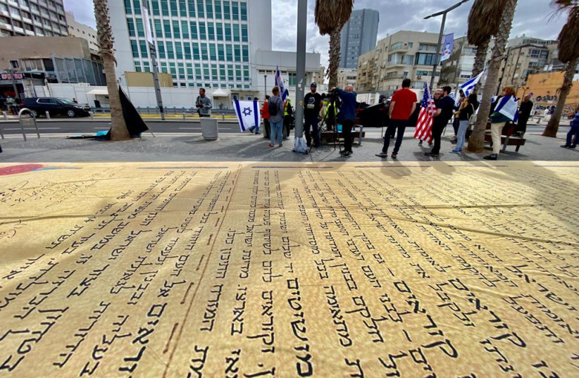  American-Israelis protest outside the US Embassy in Tel Aviv against Judicial reform with an enlarged copy of the Declaration of Independence. (credit: AVSHALOM SASSONI/MAARIV)