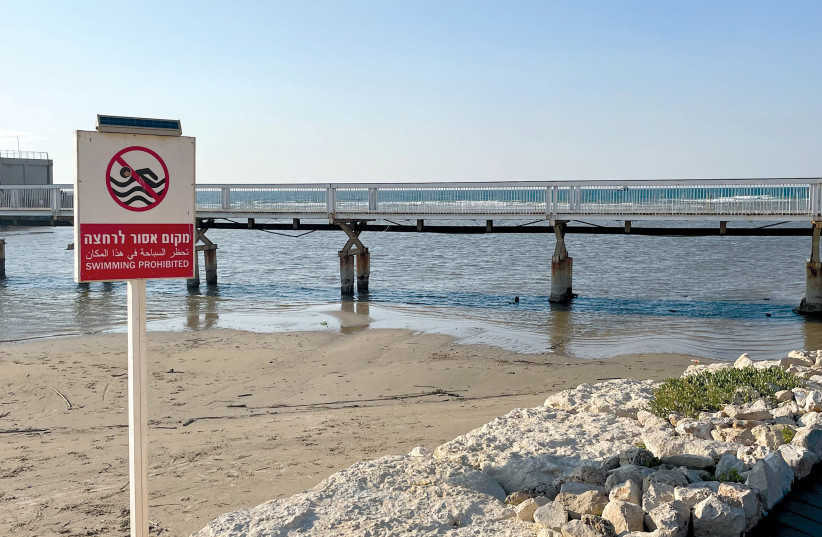  A ‘No Swimming’ sign next to the river. (credit: SHANNA FULD)