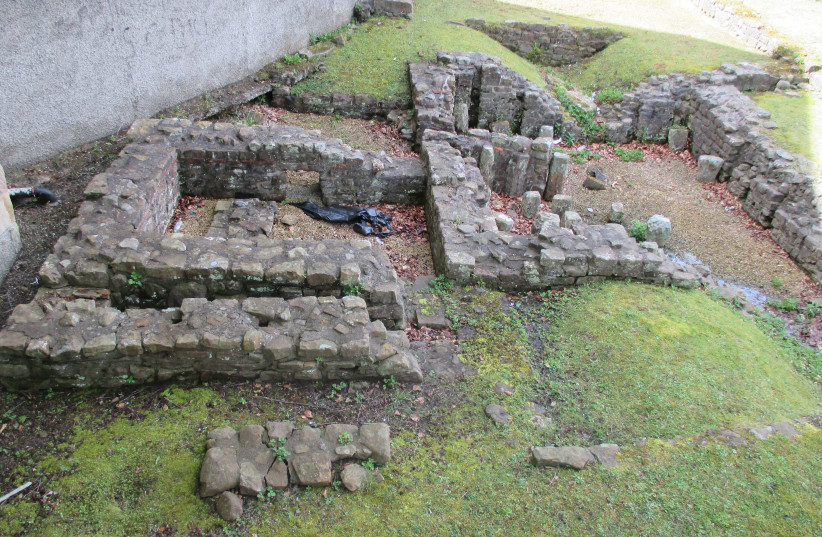 The Roman bath house on Castle Hill, Lancaster, Lancashire. (photo credit: ANTIQUARY/CC BY-SA 4.0 (https://creativecommons.org/licenses/by-sa/4.0)/VIA WIKIMEDIA COMMONS)