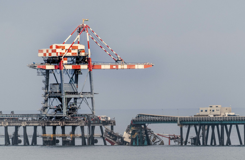  A view of a crane that collapsed in the sea near Ashkelon, March 14, 2023.  (credit: FLASH90)