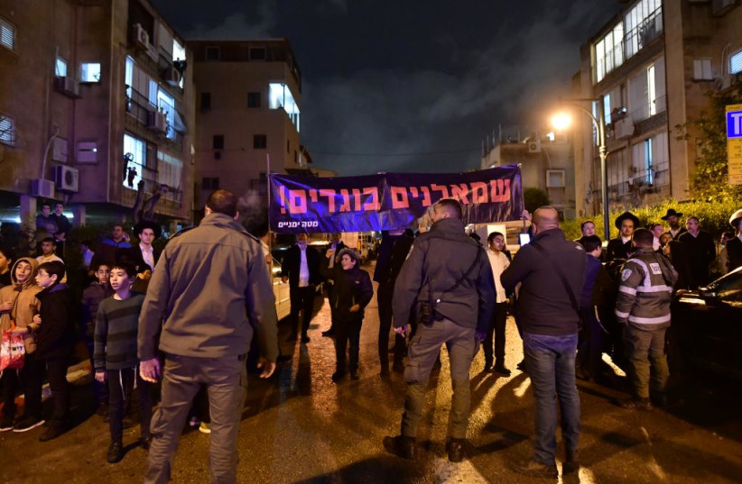   Protests in front of Moshe Gafni's house in Bnei Brak, March 14 2023. (credit: AVSHALOM SASSONI/MAARIV)