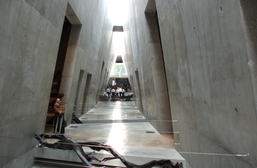  Interior of Yad Vashem (credit: Wikimedia Commons)