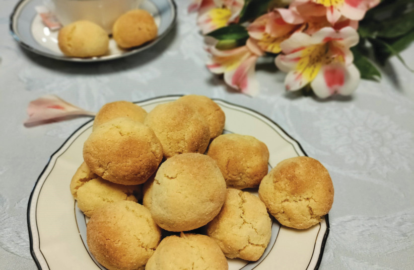  Three-Ingredient Cookies (Macaroons) (credit: HENNY SHOR)