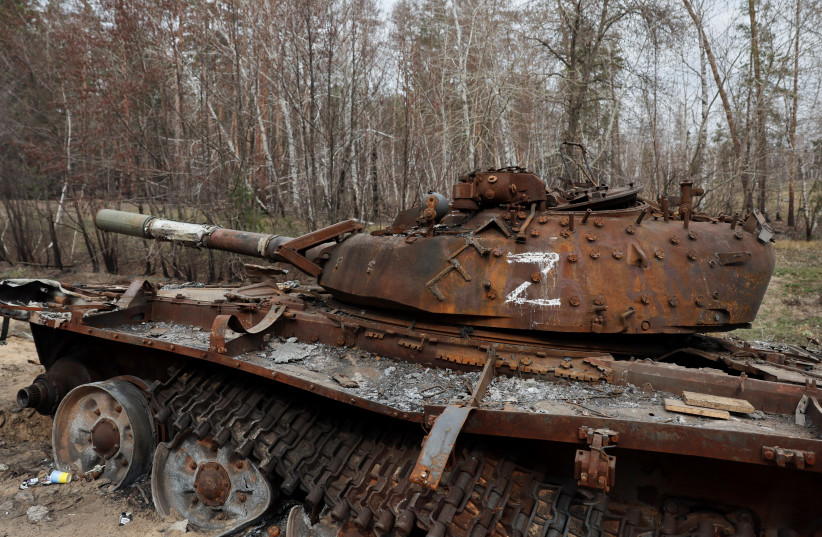 A destroyed Russian tank remains on the side of the road near the frontline town of Kreminna, amid Russia's attack on Ukraine, in Luhansk region, Ukraine March 24, 2023 (credit: REUTERS/VIOLETA SANTOS MOURA)