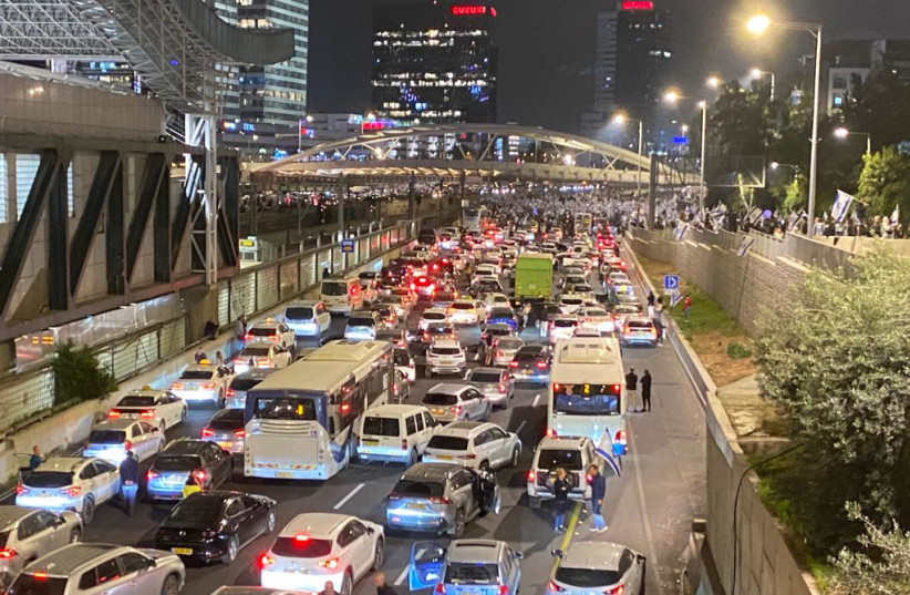  The Ayalon Highway in Tel Aviv is seen filled with traffic amid an emergency protest following Israeli Prime Minister Benjamin Netanyahu's firing of Defense Minister Yoav Gallant, on March 26, 2023. (credit: AVSHALOM SASSONI/MAARIV)