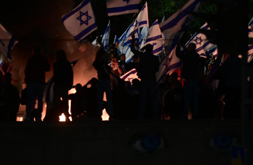  Thousands of Israeli protesters gathered in Tel Aviv following Prime Minister Benjamin Netanyahu's firing of Defense Minister Yoav Gallant, on March 26, 2023. (credit: AVSHALOM SASSONI/MAARIV)