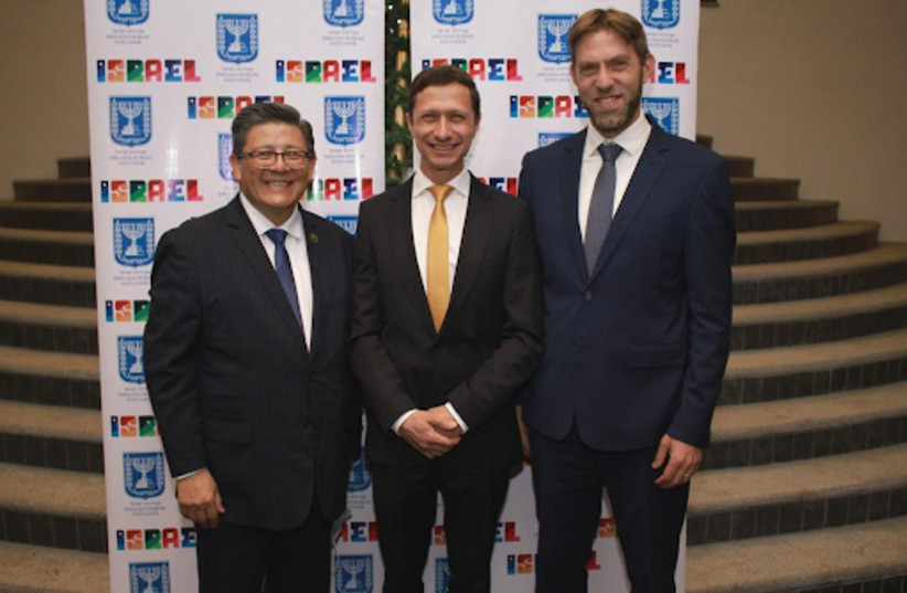  In the middle: Sagi Rabovski the Israeli Cónsul to Ecuador (credit: Embassy of Israel in Ecuador)