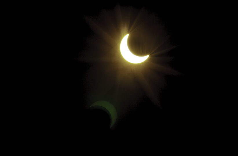 Annular solar eclipse (credit: Wikimedia Commons)
