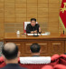  North Korean leader Kim Jong Un speaks at a politburo meeting of the Worker's Party on the country's coronavirus disease (COVID-19) outbreak response in this undated photo released by North Korea's Korean Central News Agency (KCNA) on May 21, 2022. 
