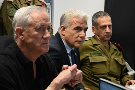  Prime Minister Yair Lapid, Defense Minister Benny Gantz and IDF Chief of Staff Lt.-Gen. Aviv Kohavi visit the IDF Southern Command during Operation Breaking Dawn, August 7, 2022