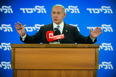  Leader of the Opposition and head of the Likud party Benjamin Netanyahu speaks to the media  in Tel Aviv on October 3, 2022. 