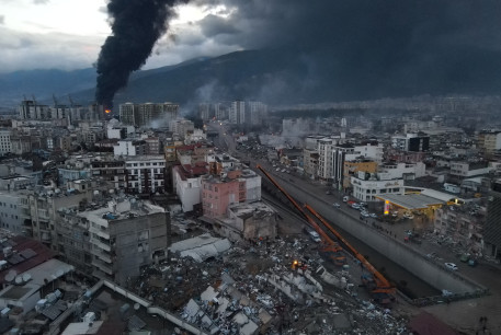  Black smoke from a fire rises over central Iskenderun, following an earthquake in Turkey February 7, 2023.