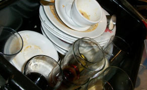  Dirty dishes (illustrative).