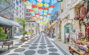  THE ‘UMBRELLA STREET’ in downtown Jerusalem is seen nearly empty. Will the streets now be filled again?