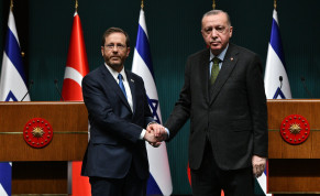  Herzog is welcomed by Turkish President Recep Tayyip Erdogan at the Presidential Complex in Ankara on March 9.