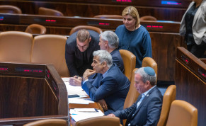  Foreign Minister Yair Lapid during a discussion and a vote on a bill to dissolve the Knesset, at the assembly hall of the Israeli parliament, in Jerusalem, on June 27, 2022
