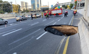  Sinkhole opens up on Tel Aviv highway 