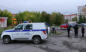  A woman talks to police officers securing area after a school shooting in Izhevsk, Russia September 26, 2022.