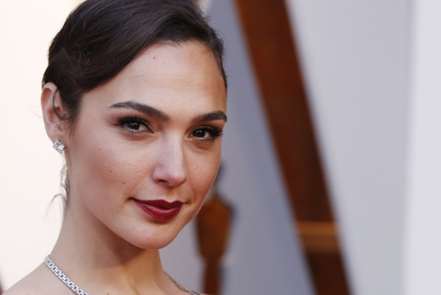 Gal Gadot teaches Hebrew, spills love for Israel in '73 Questions' - The  Jerusalem Post