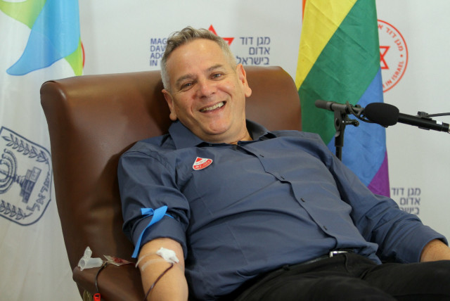Horowitz donates blood after Israel repeals ban on gay blood donation - The  Jerusalem Post