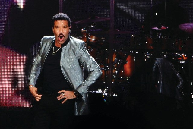 Lionel Richie Makes Election Day Choice Easy The Jerusalem Post