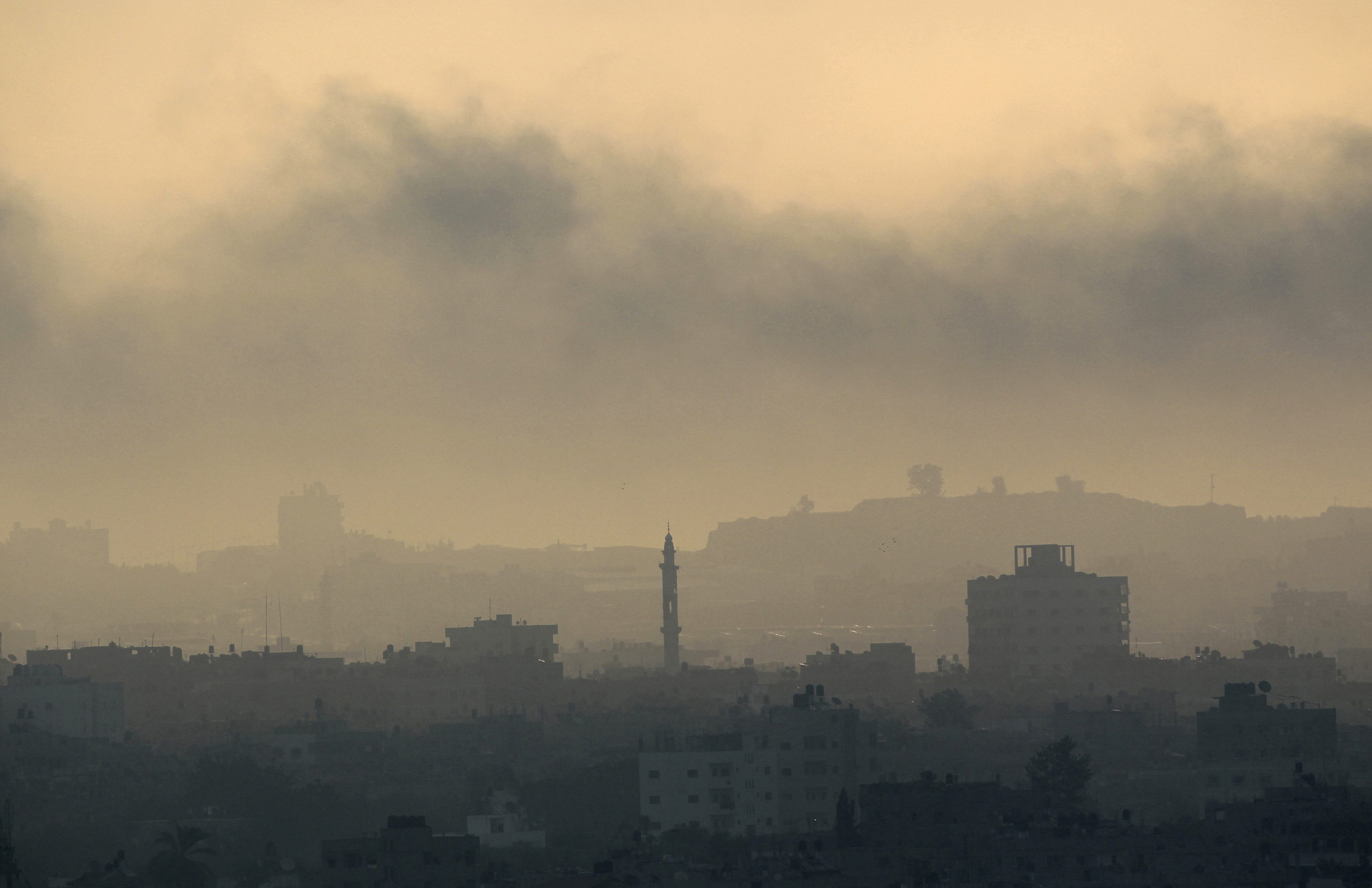 Smoke rises during an Israeli offensive in Gaza August 26, 2014. (Reuters)