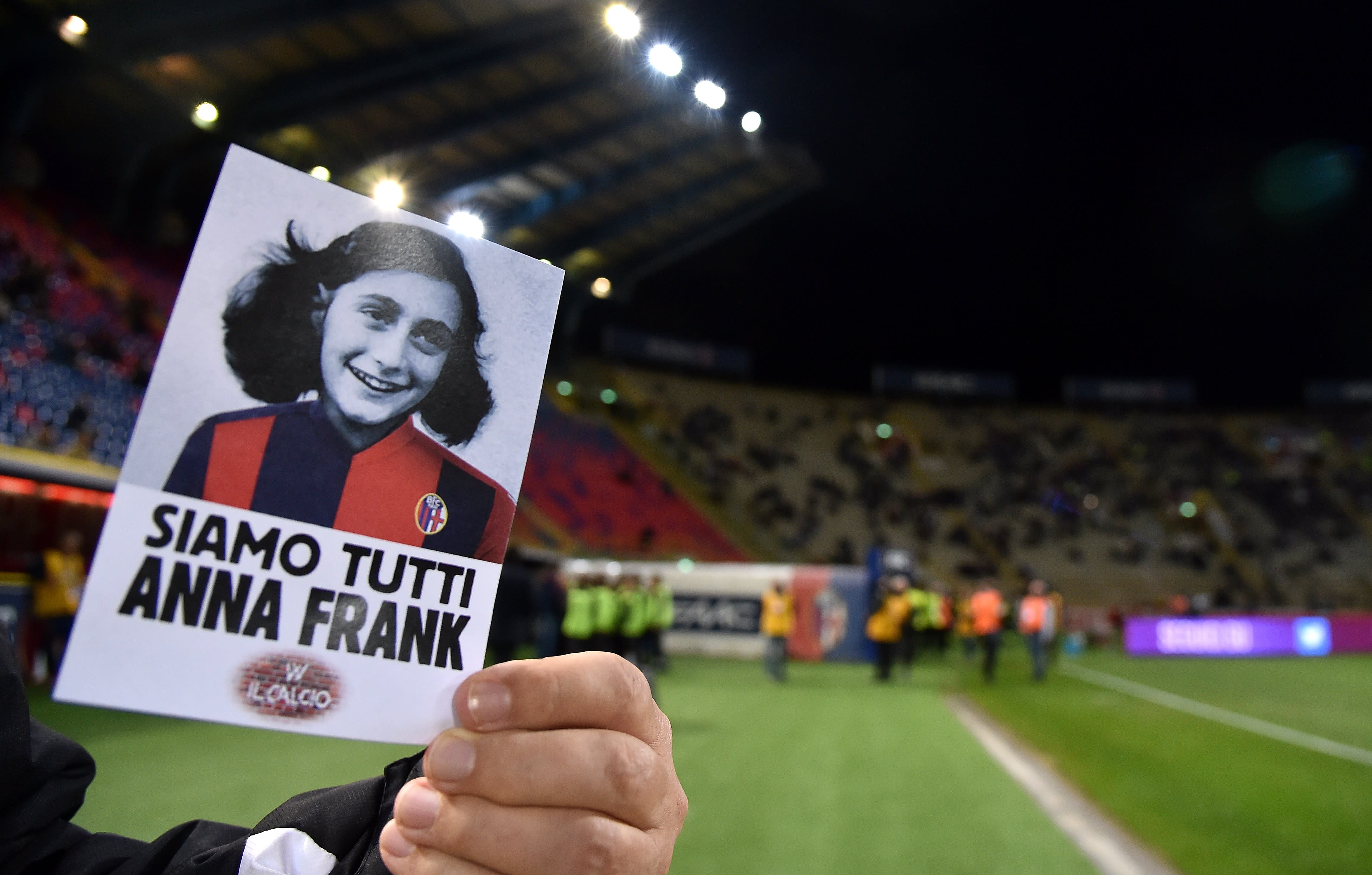A picture of Anne Frank is held ahead of a match between Bologna and Lazio at Stadio Renato Dall'Ara, Bologna, Italy, October 25, 2017 (REUTERS/ALBERTO LINGRIA)