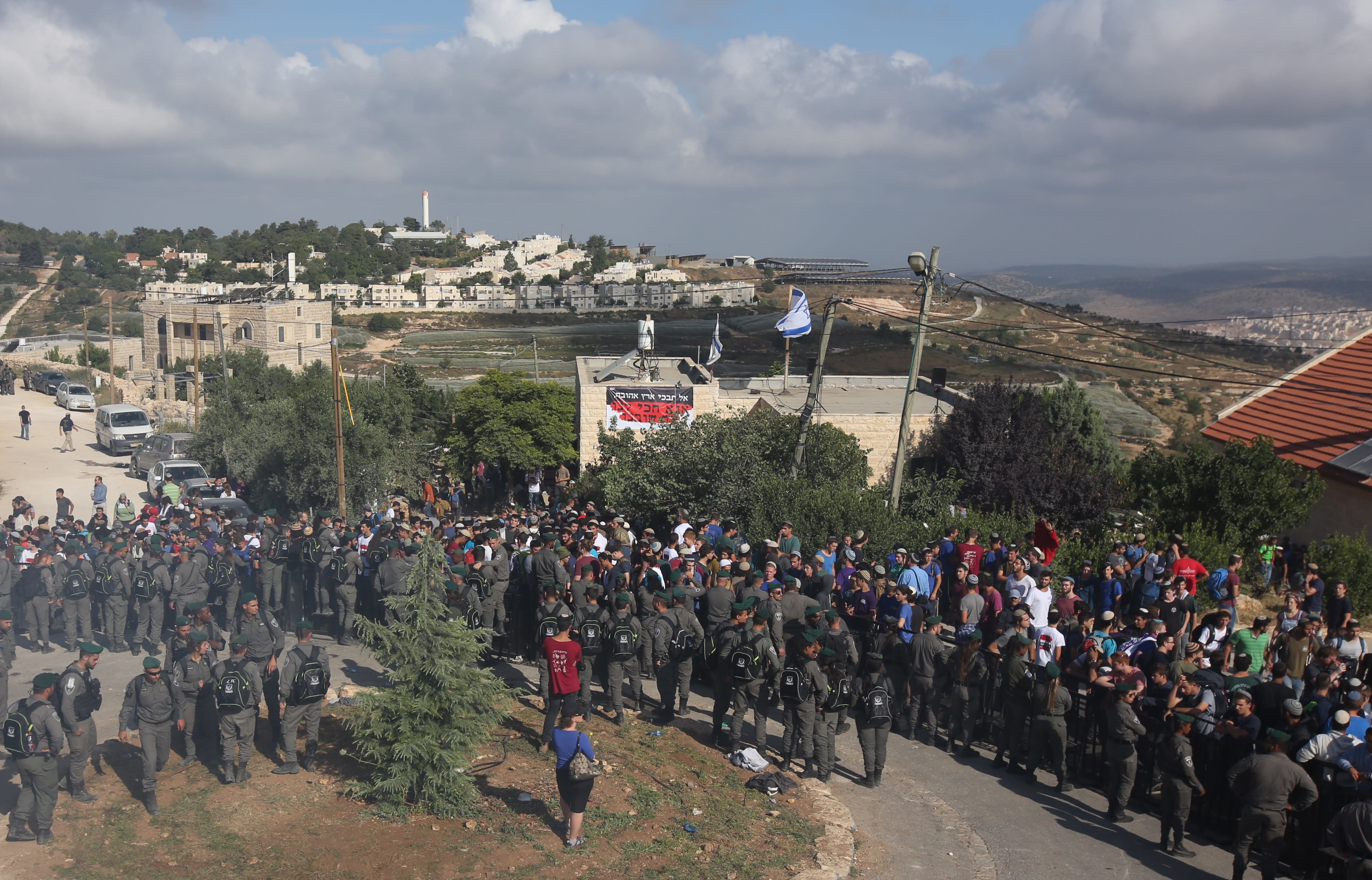 Security forces gather at the Netiv Ha'avot outpost, June 12, 2018. (Marc Israel Sellem)