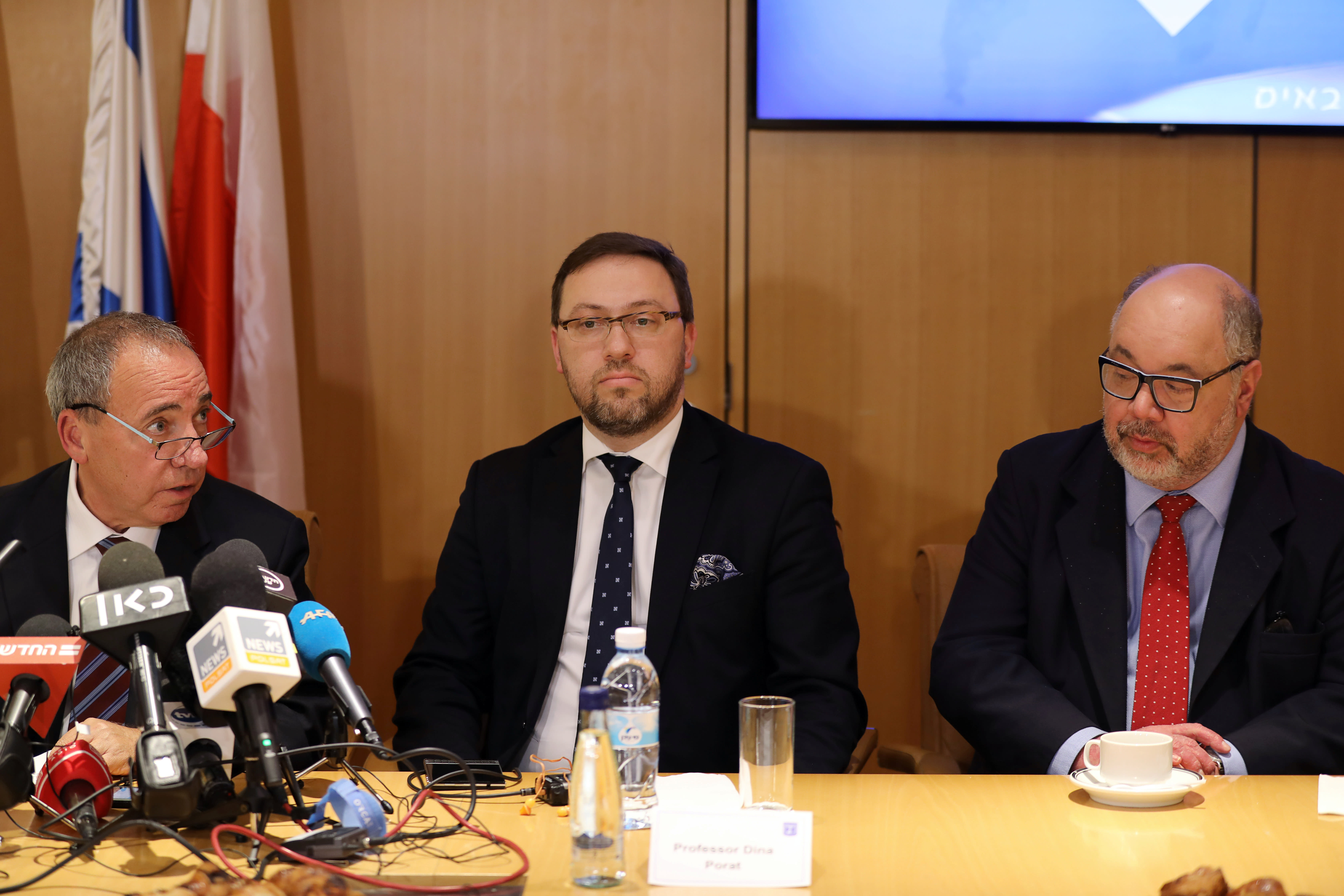 Israeli Director General of the Ministry of Foreign Affairs Yuval Rotem (L) speaks during a joint meeting with Polish Deputy Foreign Minister Bartosz Cichocki (C) at the Ministry of Foreign Affairs, in Jerusalem, March 1, 2018. (Reuters/Ammar Awad)
