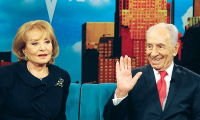 Shimon Peres with Barbara Walters 390Moshe Milner/GPO