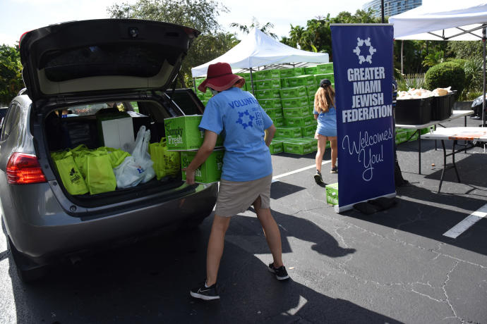 July 29, 2020, Miami, FL Volunteers distribute food at a kosher drive-thru site set up at the Greater Miami Jewish Federation (MICHELE EVE PHOTOGRAPHY).