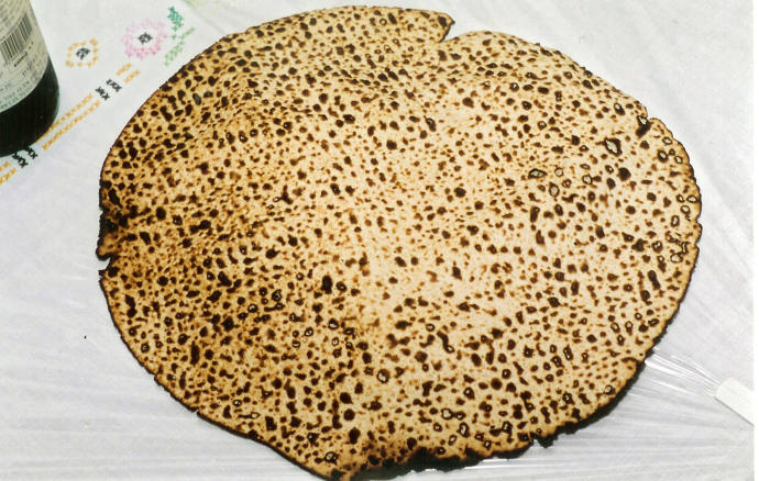 Unleavened bread at the Passover seder represents bread the Israelites took as they fled slavery in Egypt.  (Credit: Wikimedia Commons)