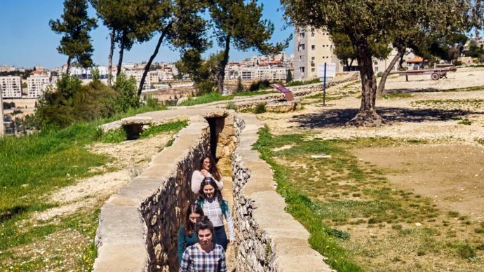 Students visit Ammunation Hill and learn about the reunification of Israel (Credit: JNF-USA)
