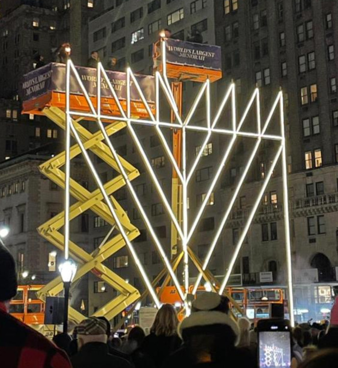 The largest menorah in the world (photo credit:  Lubavitch Youth)